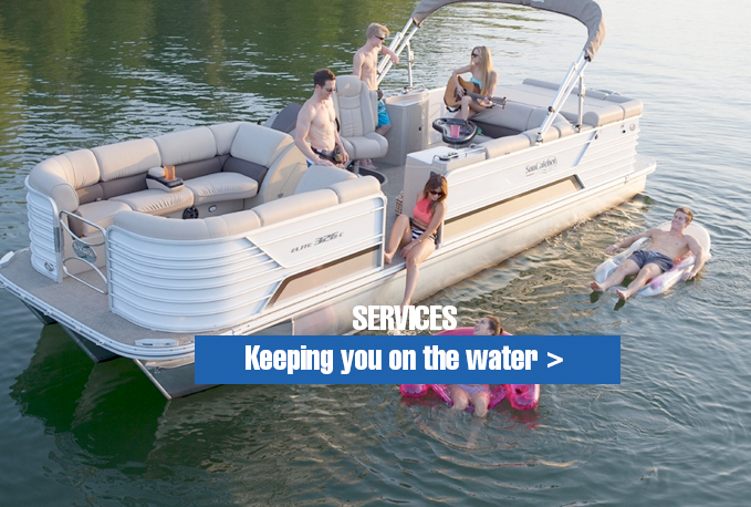 Pontoon boat cruising on lake Pontoon boat speed